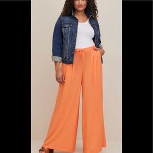 Torrid NWT Pull on Wide Leg Stretch Challis High Rise Pant, size 2X tall